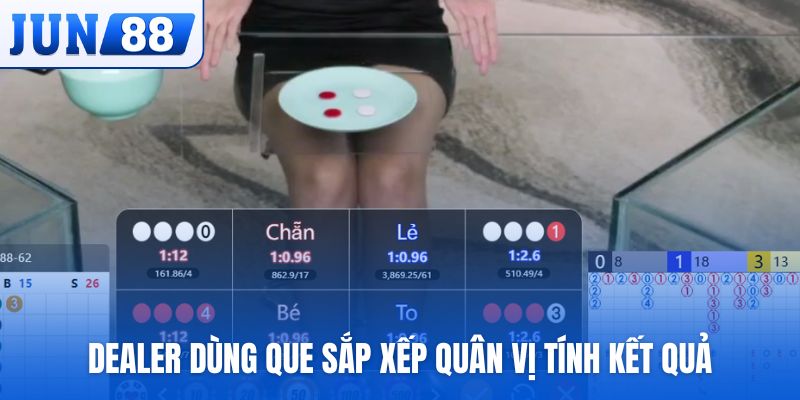 Dealer dùng que sắp xếp quân vị tính kết quả