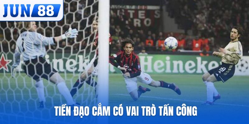 Tiền đạo cắm có vai trò tấn công